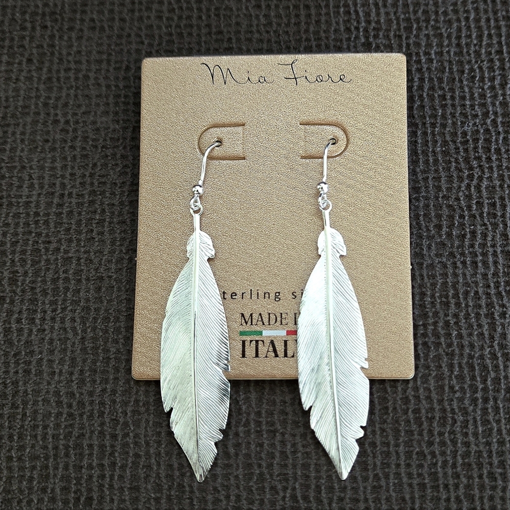 Mia Fiore Textured Silver🤍 Feather🪶 Earrings - Picture 13 of 16